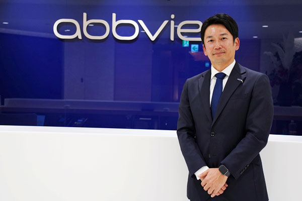 アッヴィの人事本部長、松山京隆の写真