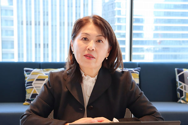 嶋崎開発本部長兼薬事部長の写真